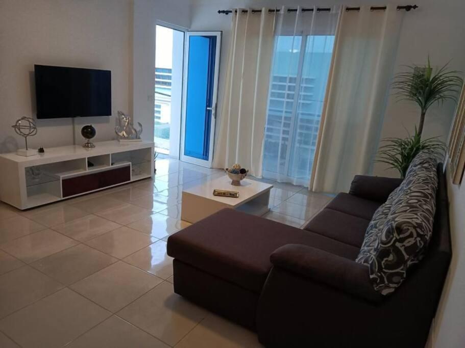 New, Modern, And Cozy 3 Bedroom Apartment. Санта-Марія Екстер'єр фото